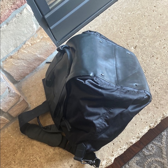 Lululemon Yoga Gym Weekend Bag great for Yoga or Travel - Picture 10 of 11